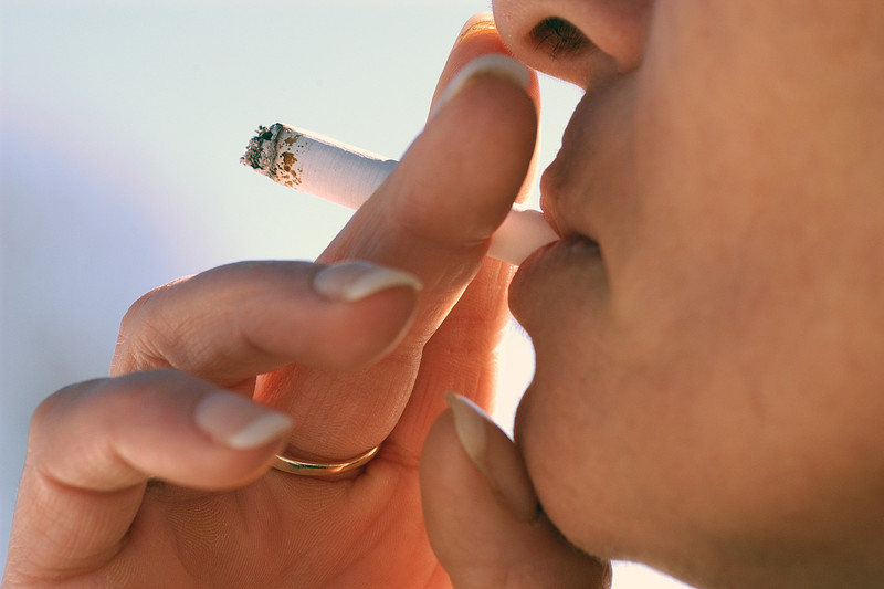 does smoking lead to chronic pain